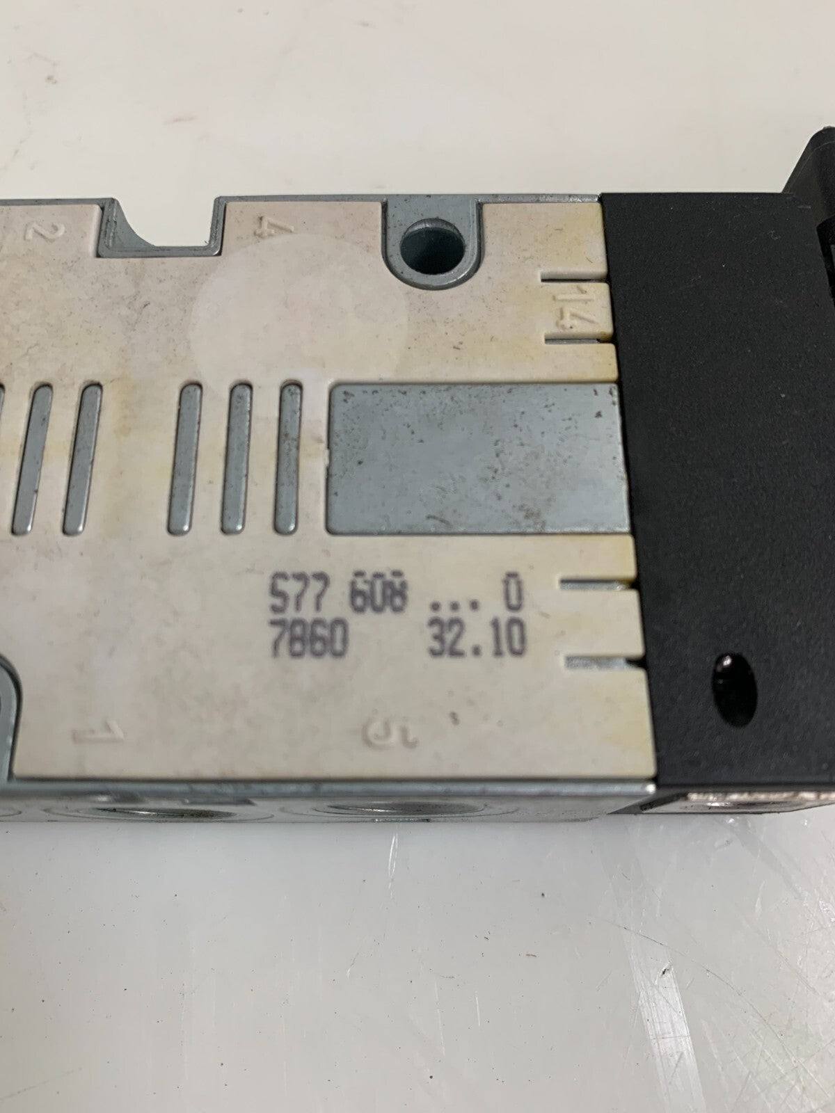 REXROTH PNEUMATIC 5/2 DIRECTIONAL VALVE #577 608...0
