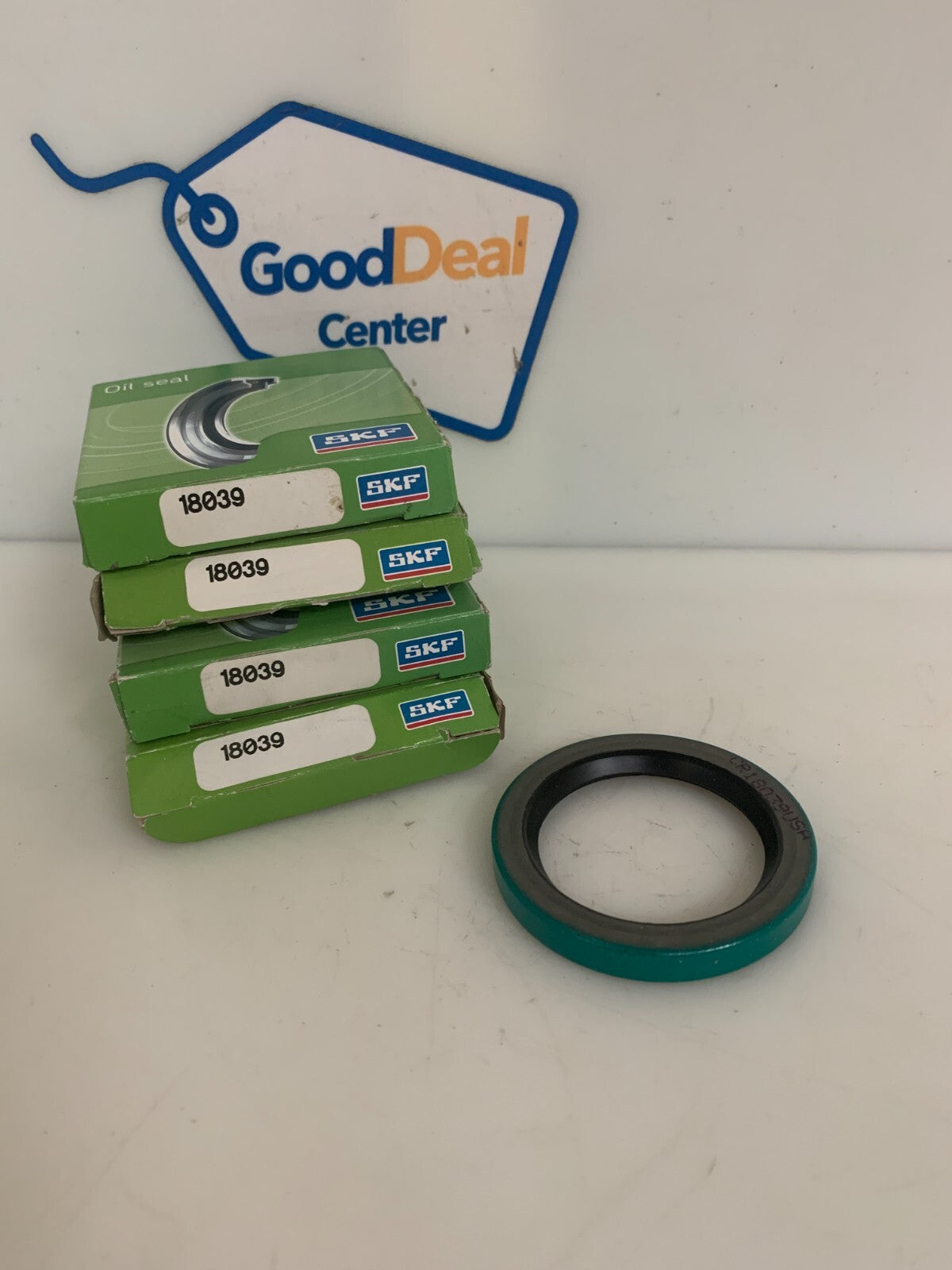 LOT OF 4  SKF OIL SEAL #18039