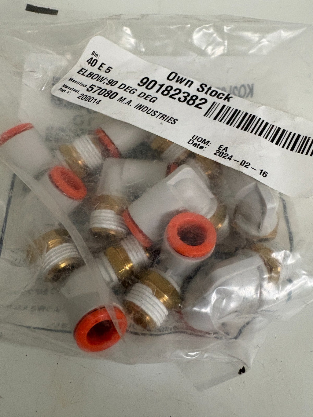LOT OF 26 SMC ELBOW PNEUMATIC FITTING KQ2L07-34AS