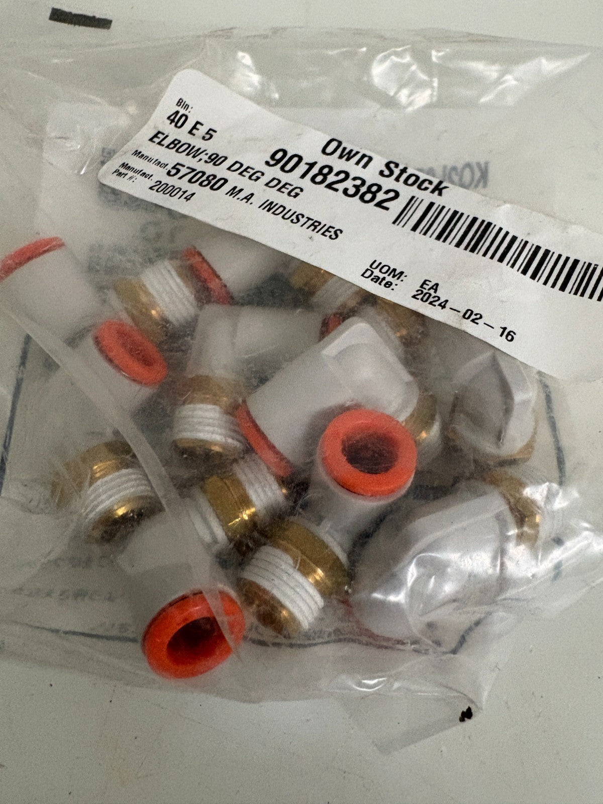 LOT OF 26 SMC ELBOW PNEUMATIC FITTING KQ2L07-34AS