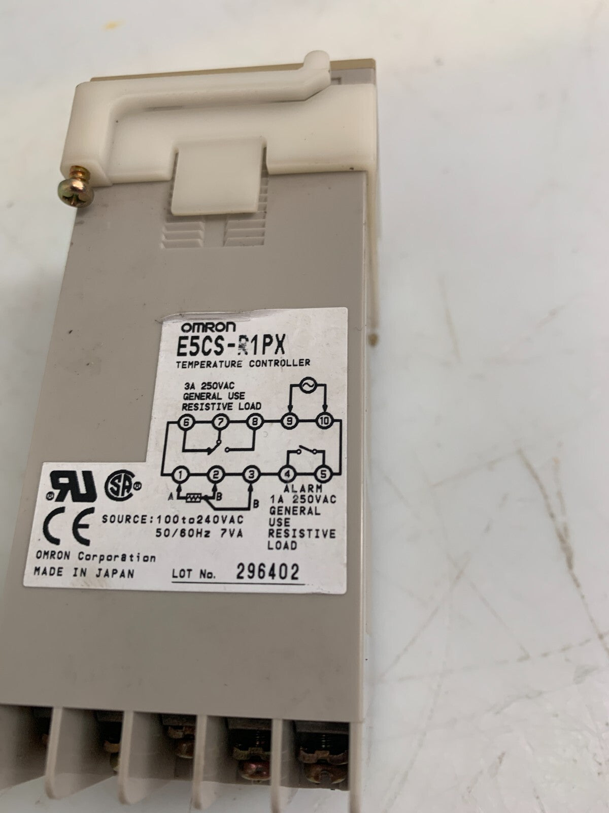 OMRON E5CS-R1PX Digital Temperature Controller