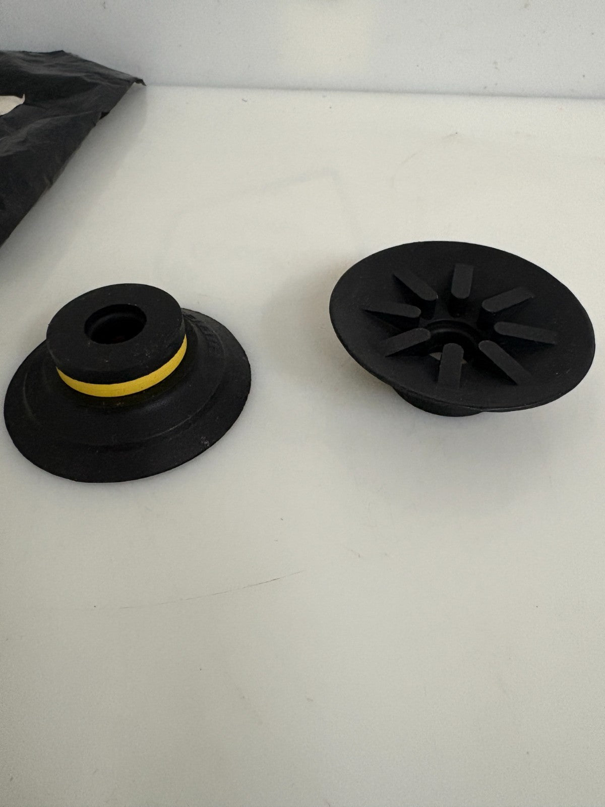 LOT OF 2 PIAB SUCTION CUP 01011371