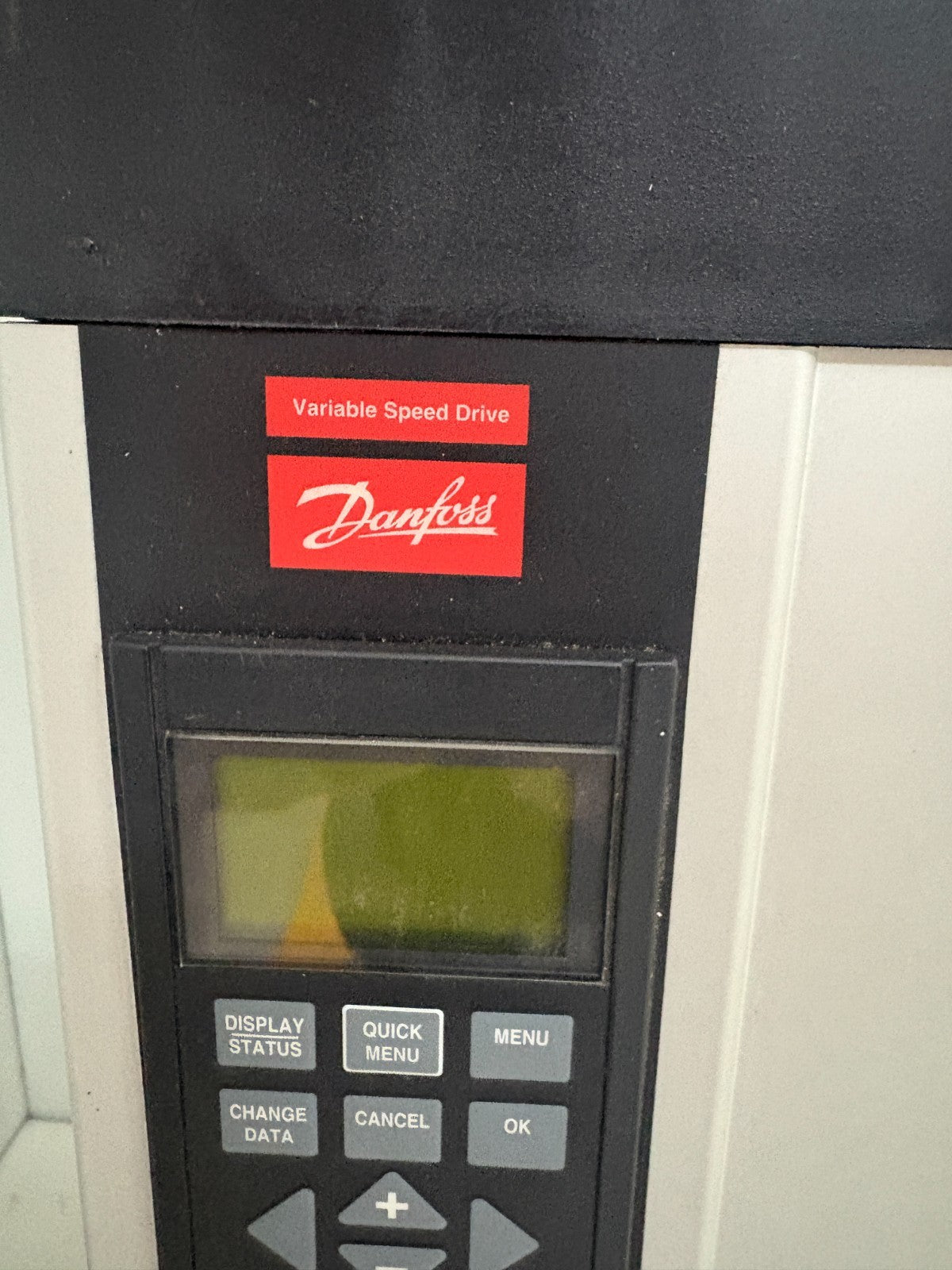 DANFOSS VLT SERVO DRIVE 5004 P T5 C54 ST R0 DL1
