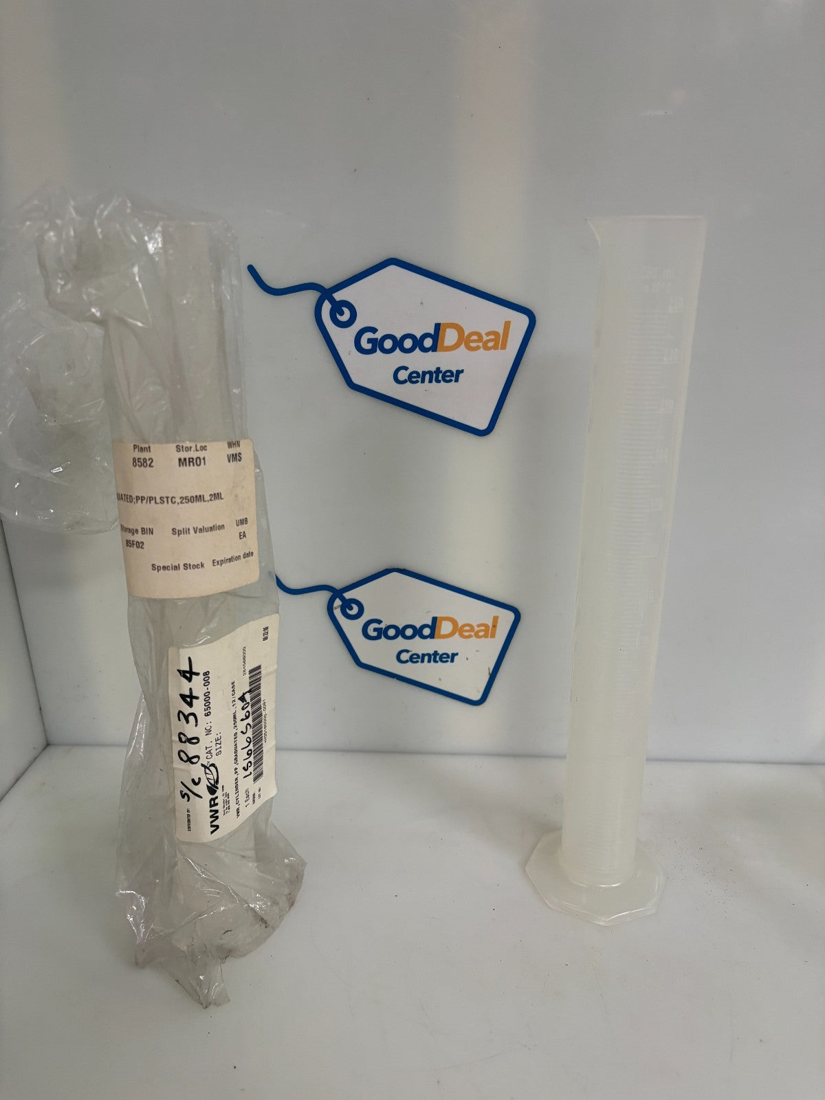 LOT OF 2 VWR GRADUATED 250ML CYLINDER 65000-0080