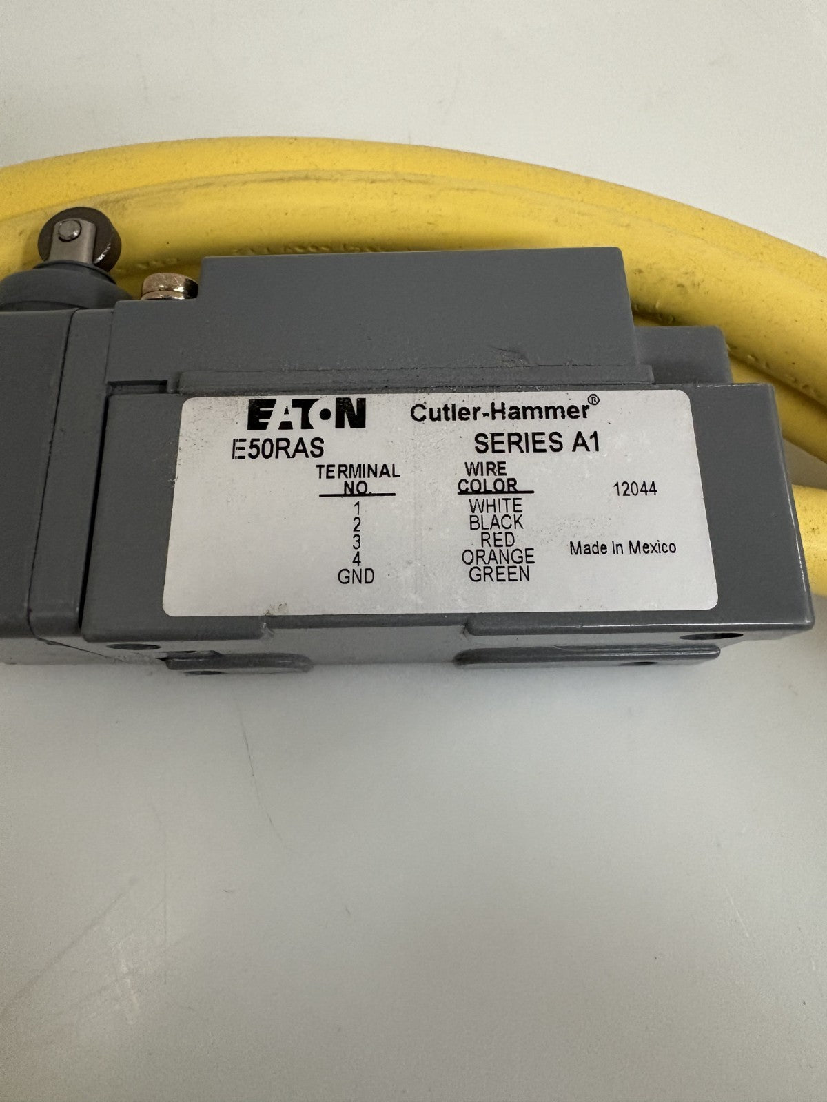 EATON LIMIT SWITCH E50SAS3S W/8' CABLE