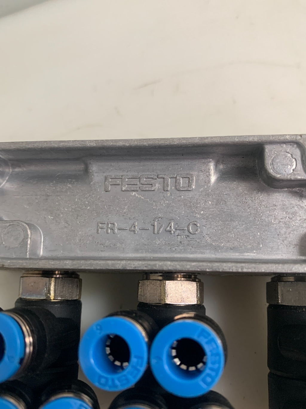 FESTO DISTRIBUTION BLOC FR-4-1/4-C W/FITTING1