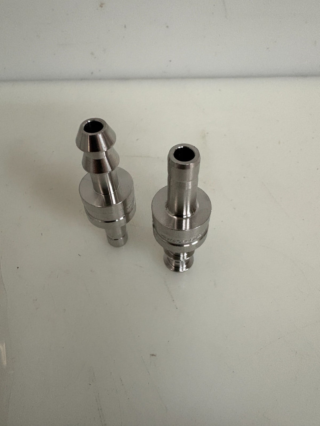 LOT OF 31 SWAGELOK PUSH ON UNION 316-4ER 1/8X1/81