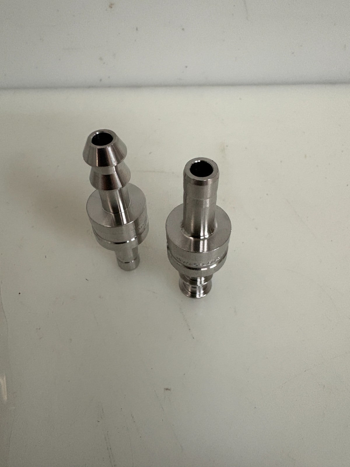 LOT OF 31 SWAGELOK PUSH ON UNION 316-4ER 1/8X1/81