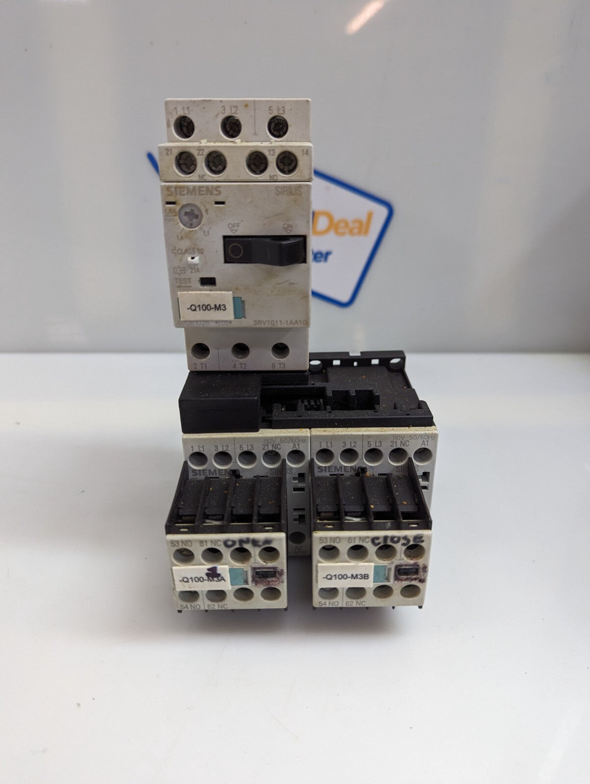 Siemens 3RV1011-1AA10 Circuit breaker + 3RT1016-1AF02 x2 +2RH1911-1FA11 x 2