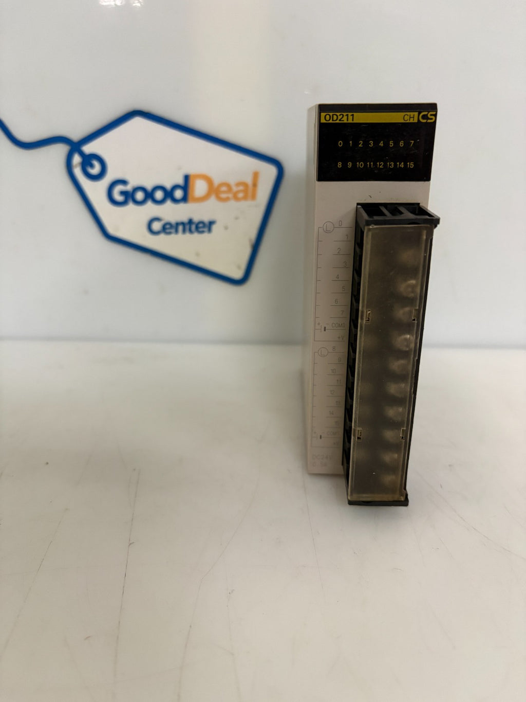 OMRON OUTPUT UNIT CS1W-0D211 0