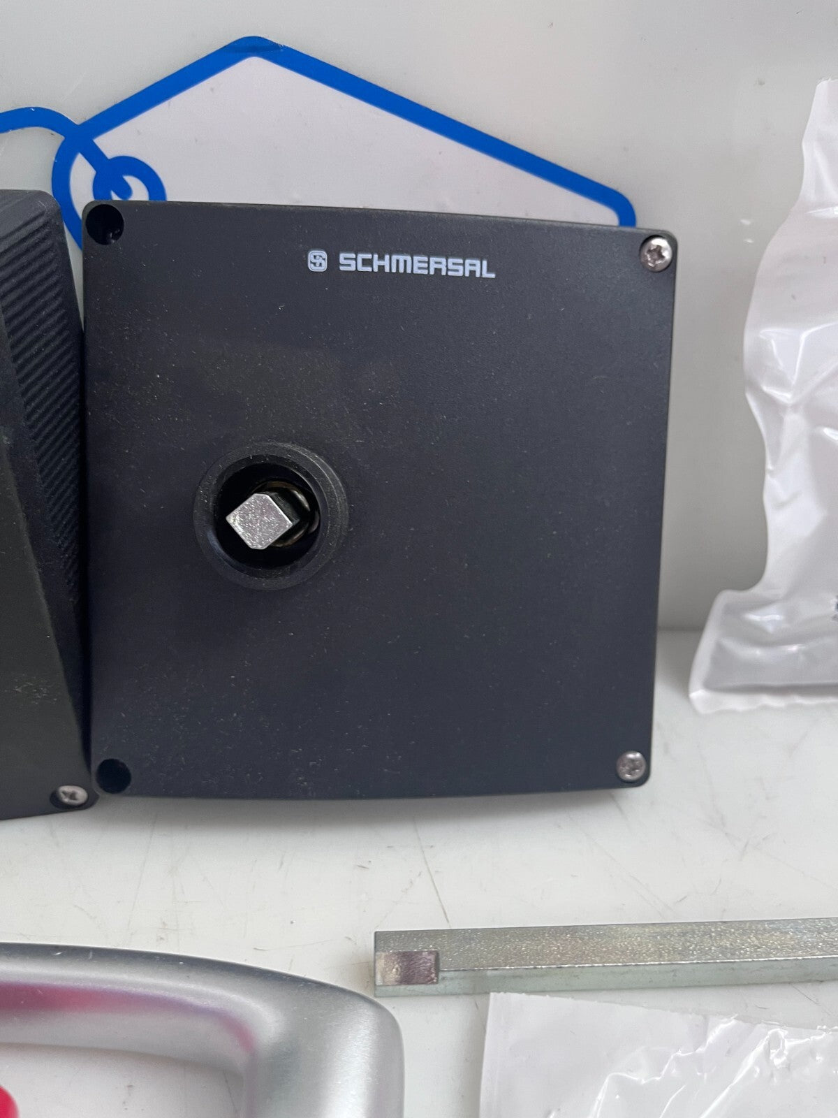 SCHMERSAL ZUBEHOER-BETAETIGER  AZM201-B30 Safety Interlock Switch 1030166432