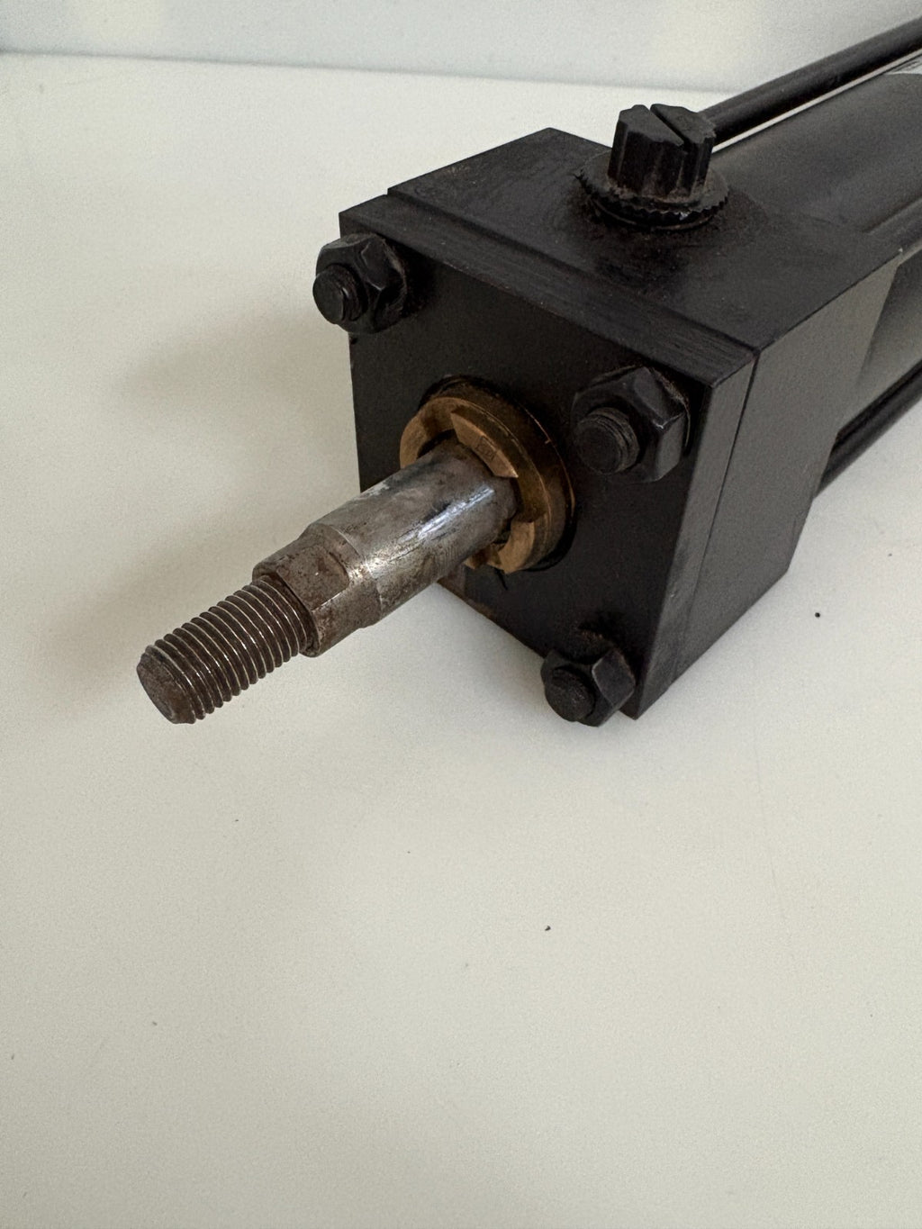 PARKER 250 PSI PNEUMATIC CYLINDER 02.00 F2AU13 8.0001