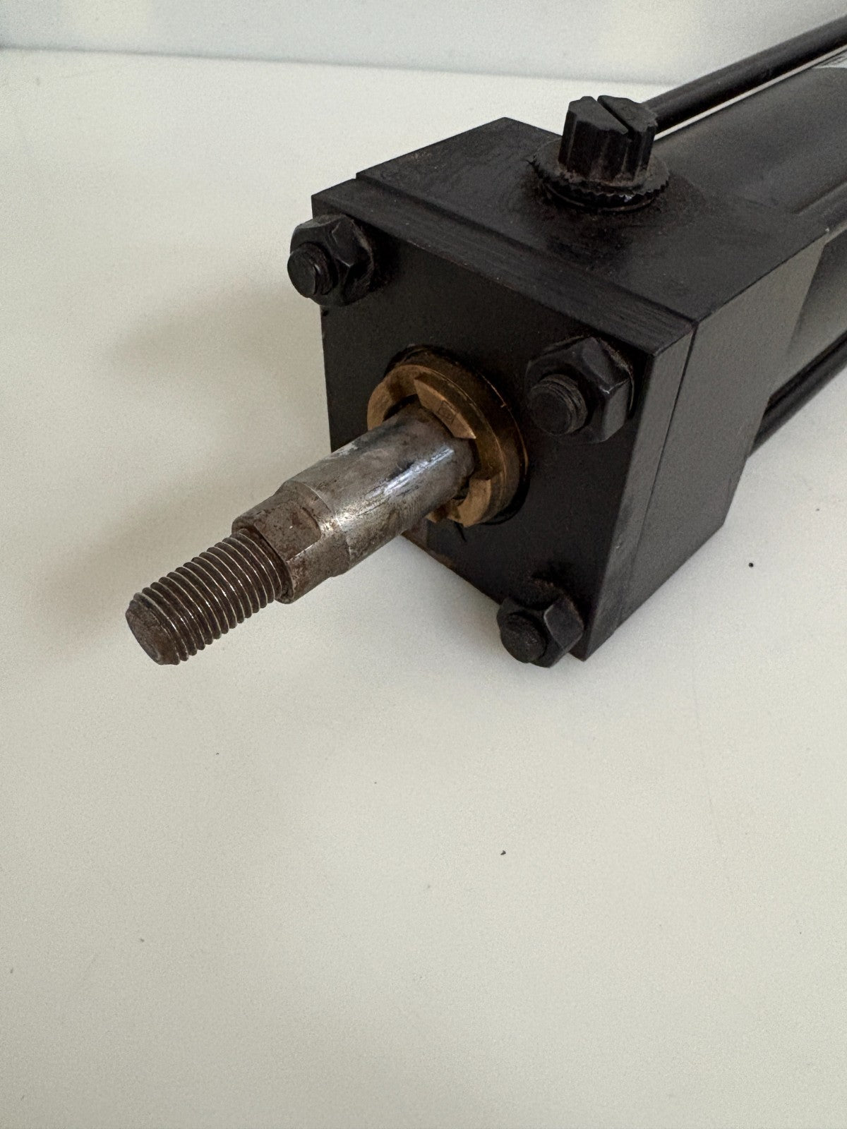 PARKER 250 PSI PNEUMATIC CYLINDER 02.00 F2AU13 8.0001