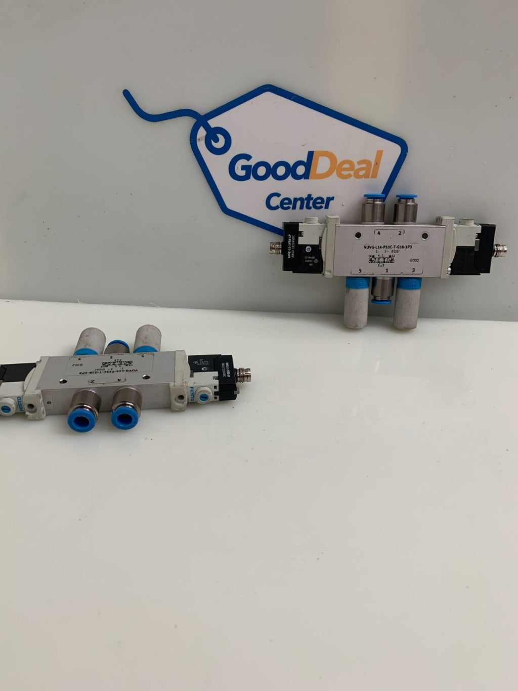 FESTO VUVG-L14-P53C-T-G18-1P3 Solenoid Valve 566501 w/VAVE-L1-1VR8-LP (Lot of 2)