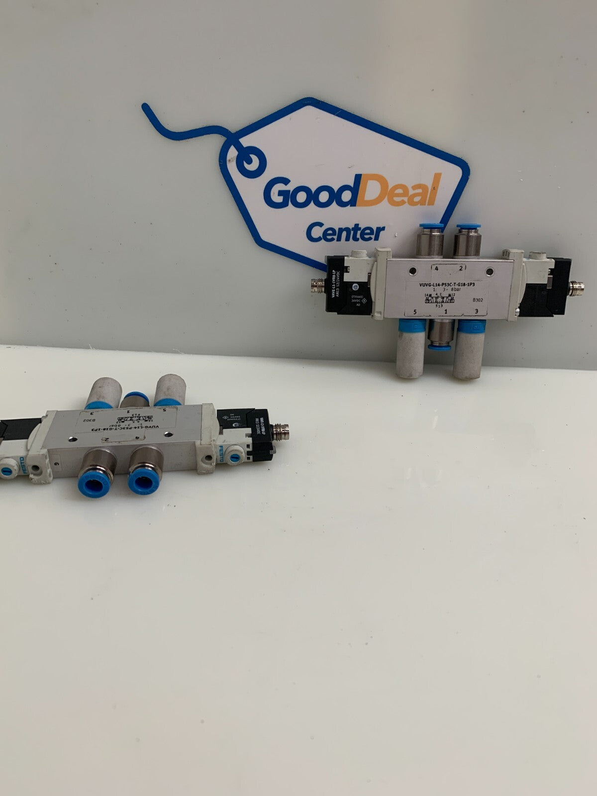 FESTO VUVG-L14-P53C-T-G18-1P3 Solenoid Valve 566501 w/VAVE-L1-1VR8-LP (Lot of 2)