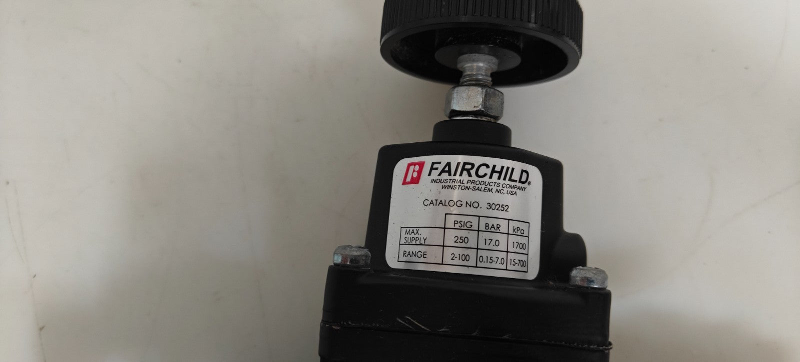 FAIRCHILD PNEUMATIC PRESSURE REGULATOR #30252 W/FITTINGS1