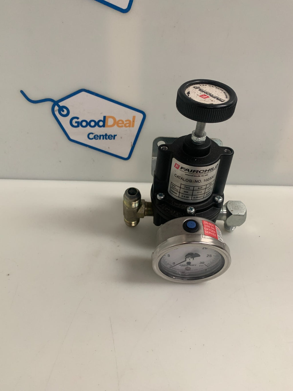 FAIRCHILD PRESSURE REGULATOR #10233C W/ ASH CROFT 30 PSI GAGE