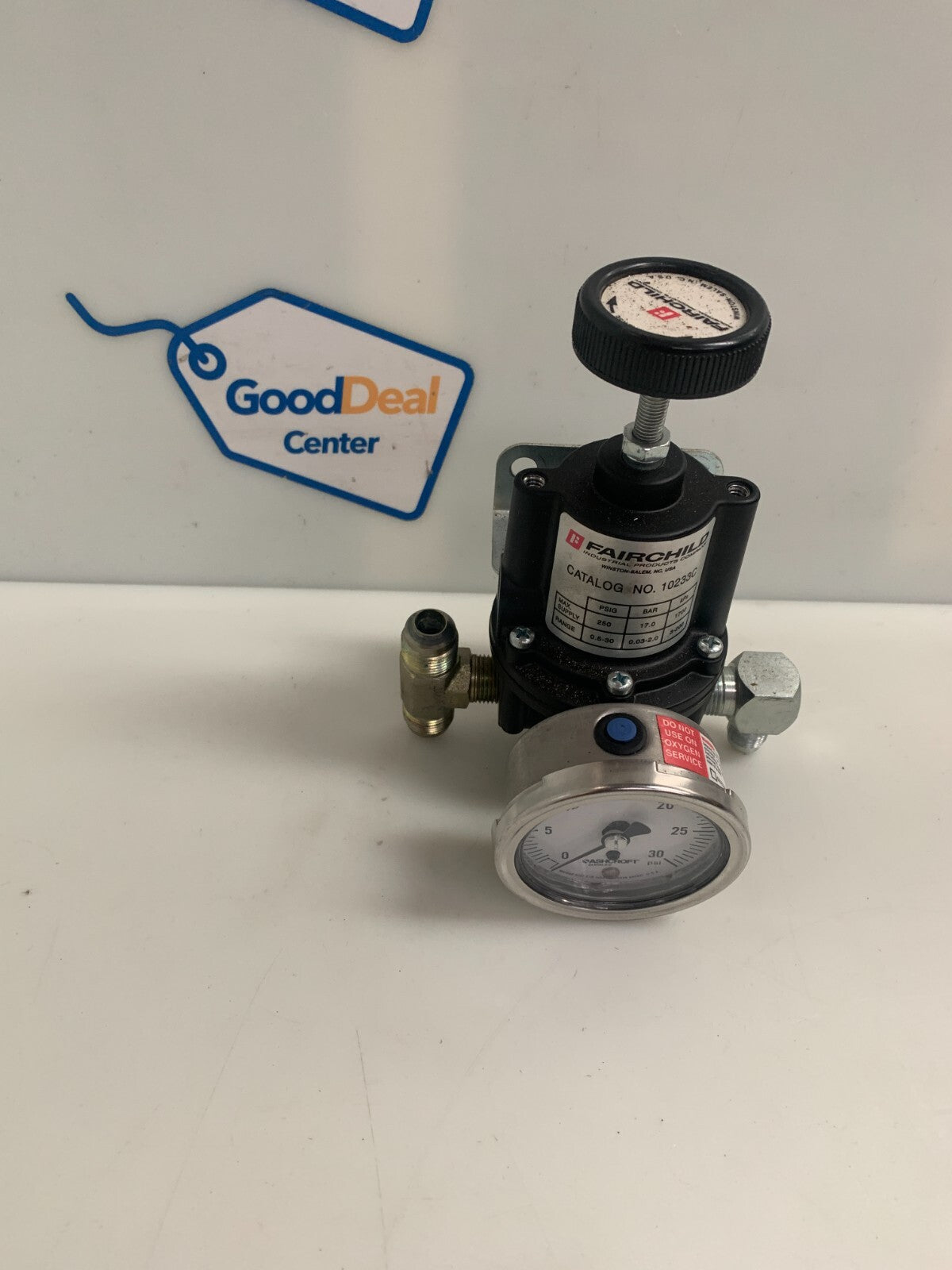 FAIRCHILD PRESSURE REGULATOR #10233C W/ ASH CROFT 30 PSI GAGE