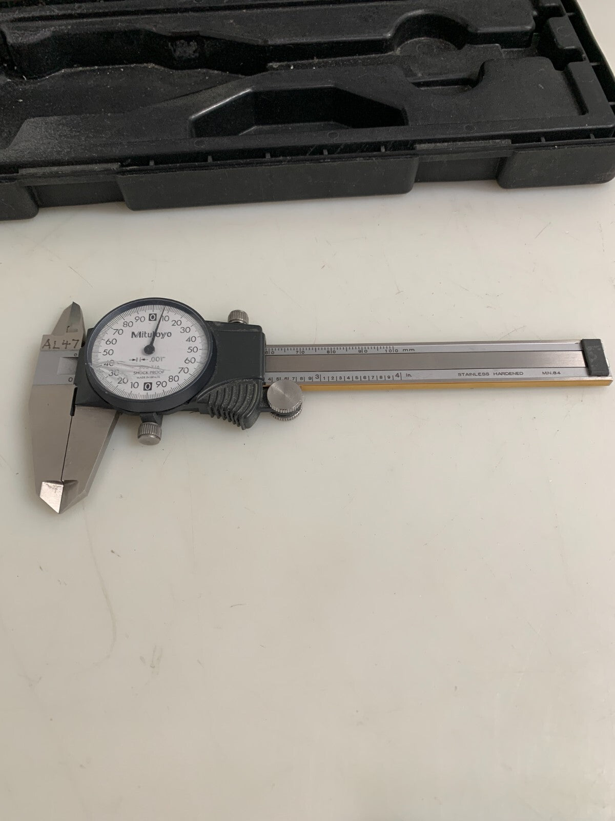 MITUTOYO DIAL CALIPER #505-716 IN CASE1