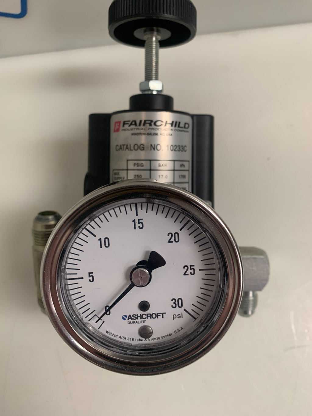 FAIRCHILD PRESSURE REGULATOR #10233C W/ ASH CROFT 30 PSI GAGE