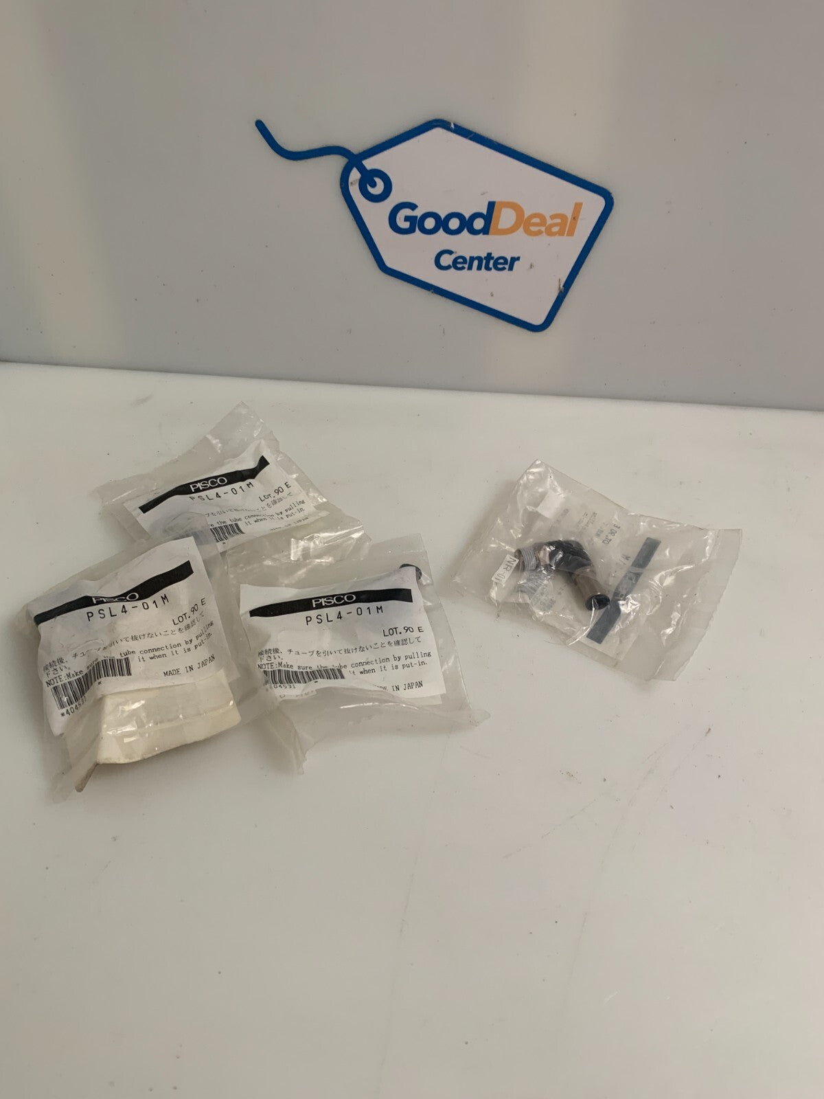 LOT OF 4 PISCO TUBE CONNECTOR PSL4-01M (NEW IN BAG)0