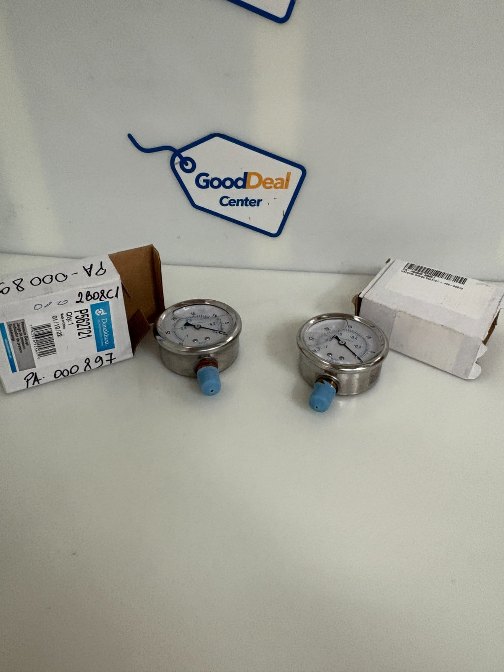 LOT OF 2 DONALDSON PRESSURE GAUGE P562721