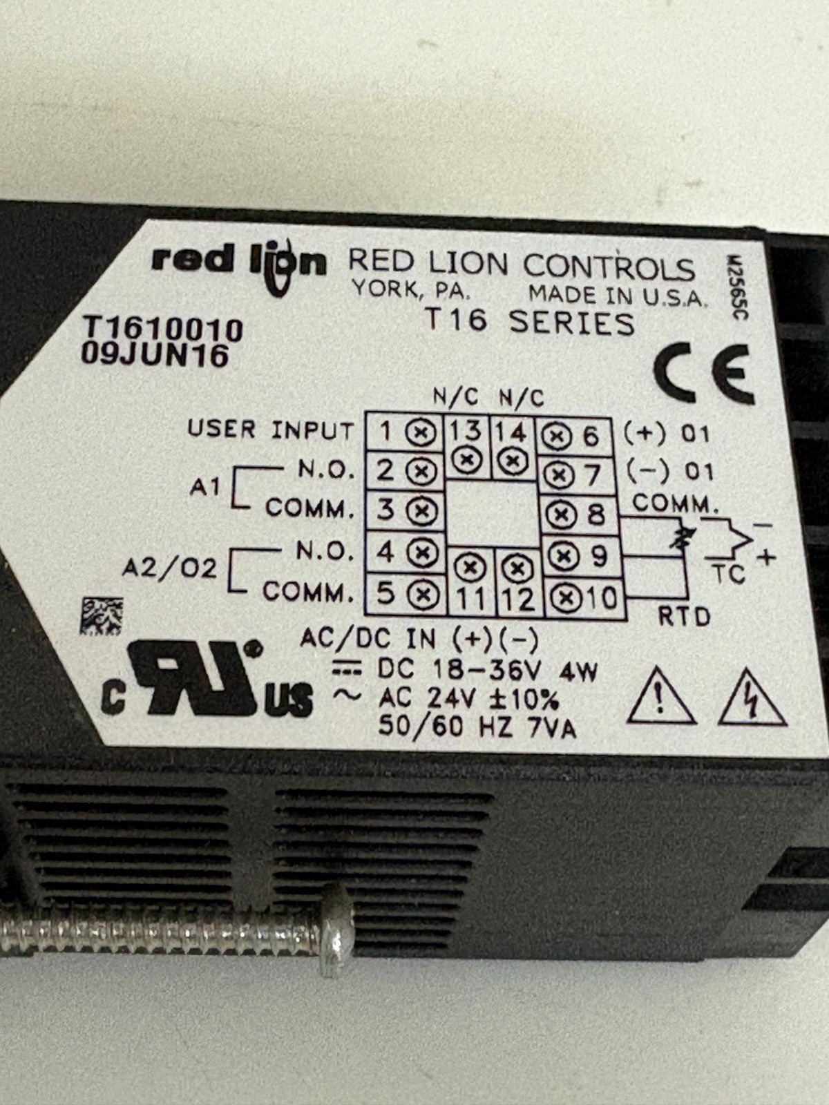 RED LION CONTROLS TEMPERATURE CONTROLLER T16 T16100102