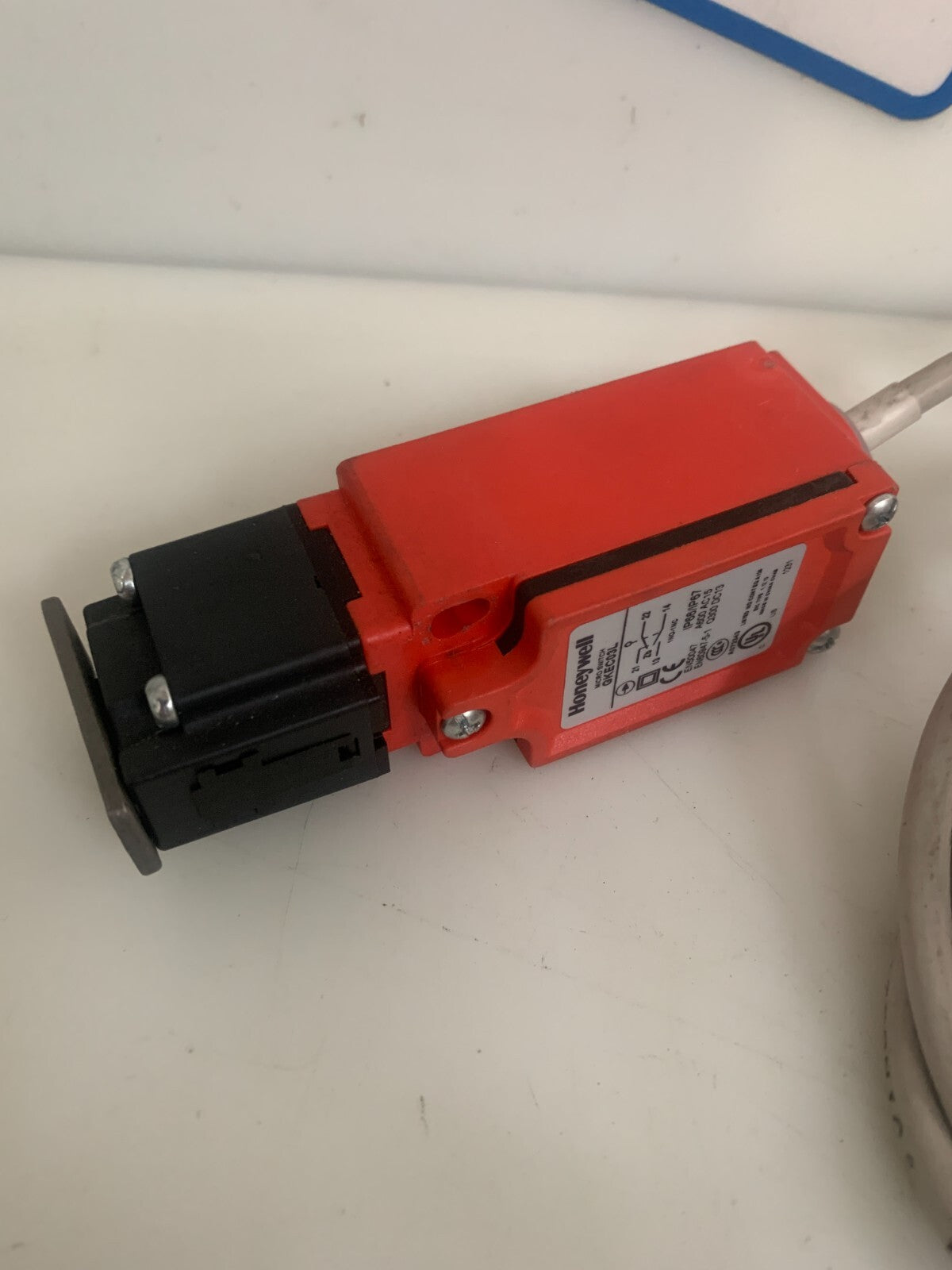 HONEYWELL DUAL ENTRY SAFETY INTERLOCK KEY SWITCH GKEA03L