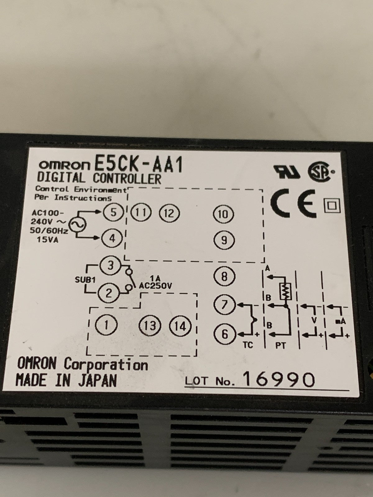 OMRON TEMPERATURE DIGITAL CONTROLLER E5CK-AA1