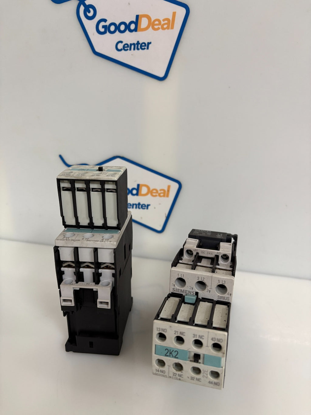 LOT OF 2 SIEMENS CONTACTOR 3RT1025-1B W/3RH1921-1HA22 AND 3RT 1926-1BB00