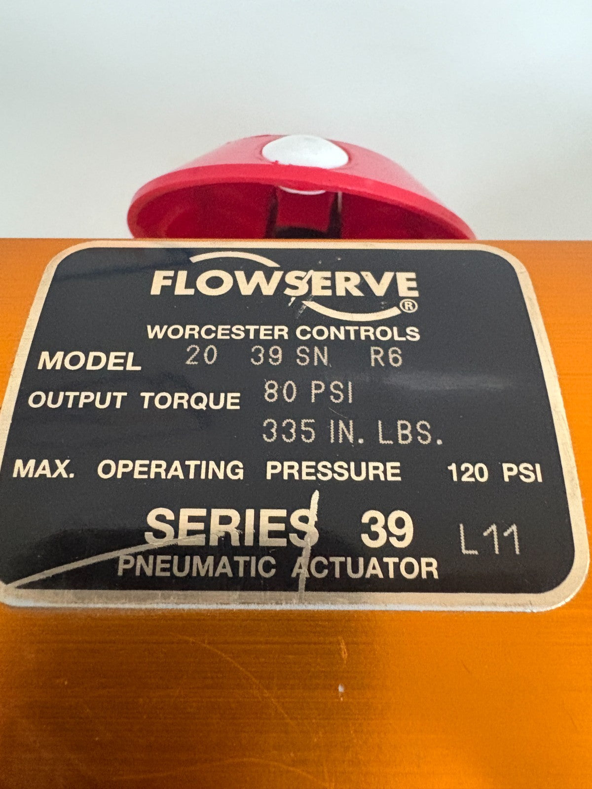 FLOWSERVE PNEUMATIC VALVE ACTUATOR 20 39 SN R6 W/MK510 AND WORCESTER4