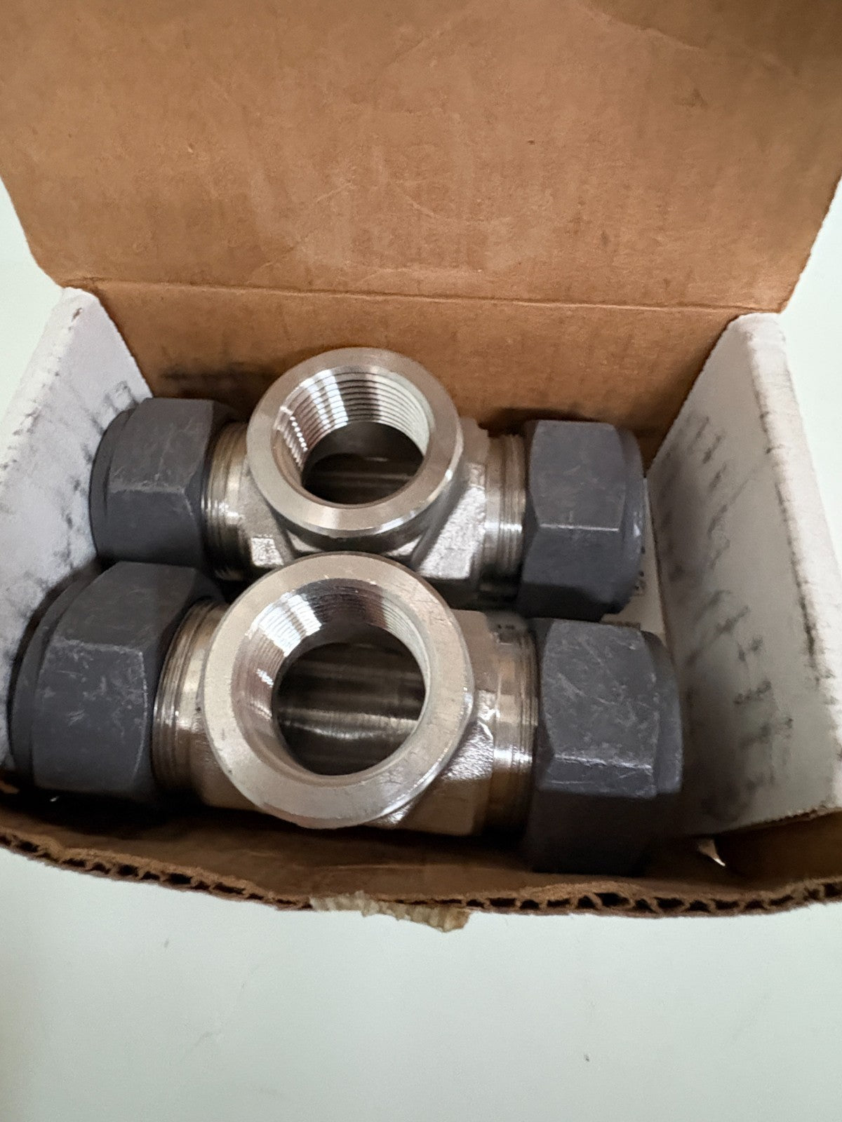 LOT OF 2 PARKER HANNIFIN CPI FEMALE TEE 16-16-12 0BZ-SS