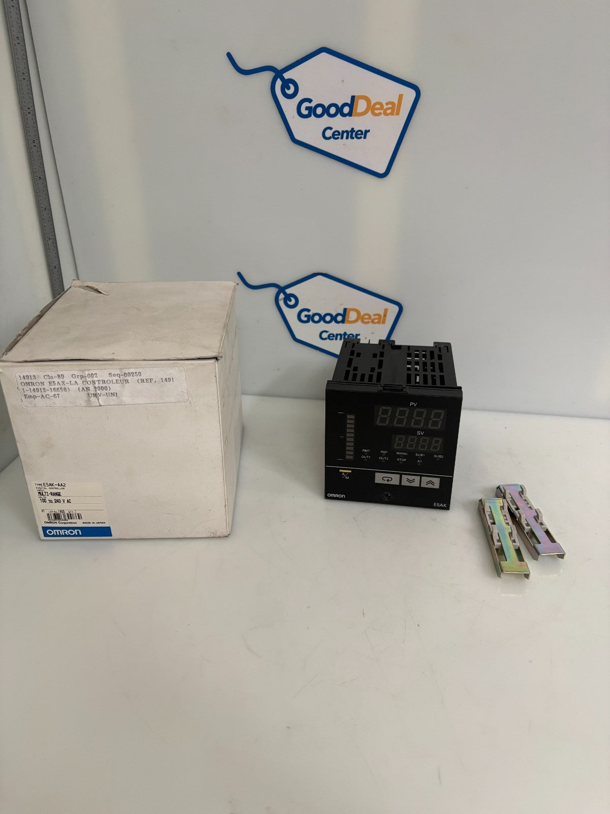 OMRON MULTI RANGE DIGITAL CONTROLLER E5AK-AA2