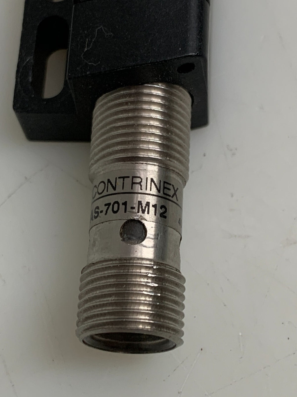 Mix lot of 2 Contrinex Proximity Sensor DW-703-M12 & DW-701-M12 w/holder