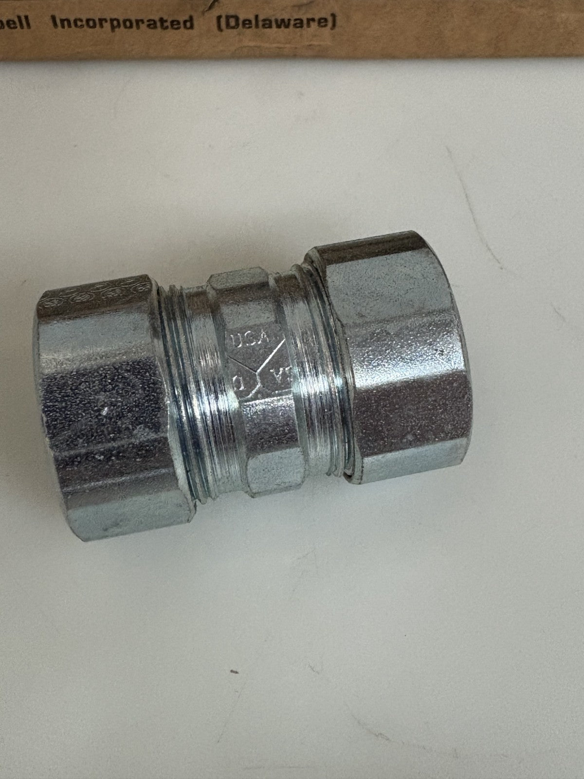 HUBBELL 1/2" COMPRESSION COUPLING #1822 BOX OF 252
