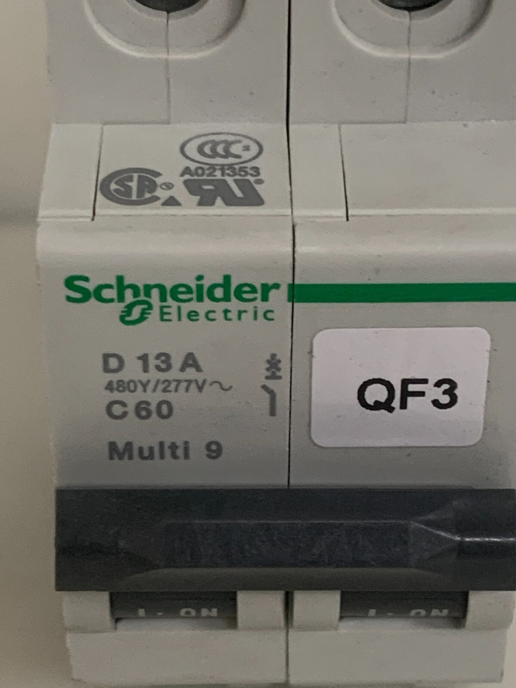 SCHNEIDER ELEC. 3 POLE CIRCUIT BREAKER D 13 A C80 MULTI 9