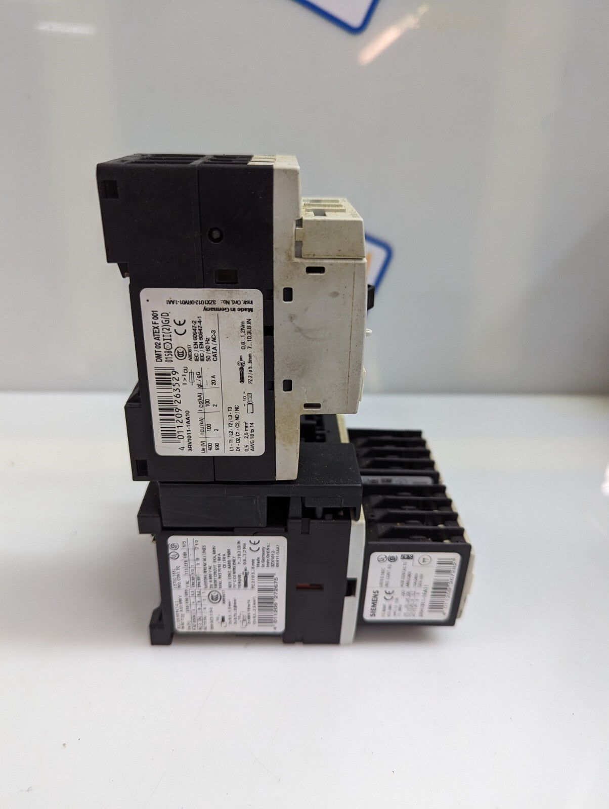 Siemens 3RV1011-1AA10 Circuit breaker + 3RT1016-1AF02 x2 +2RH1911-1FA11 x 2