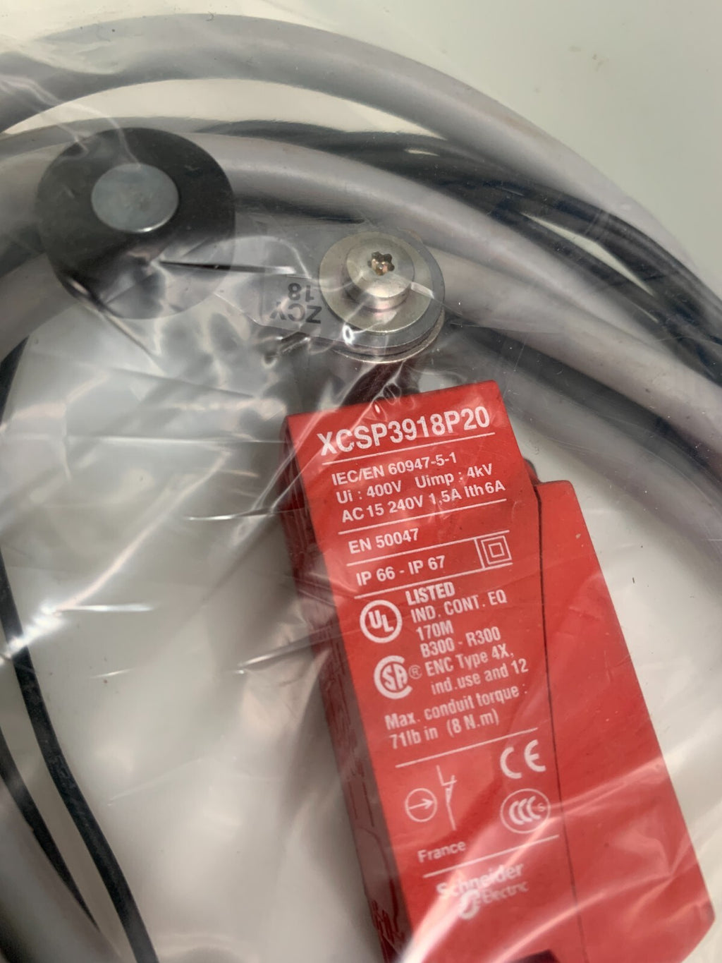 SCHNEIDER ELECTRIC   Limit Switch   XCSP3918P20  w/Cable