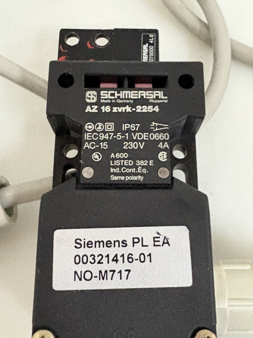 LOT OF 2 SCHMERSAL SAFETY SWITCH AZ 16 ZVRK-2254 SIEMENS 00321416-01