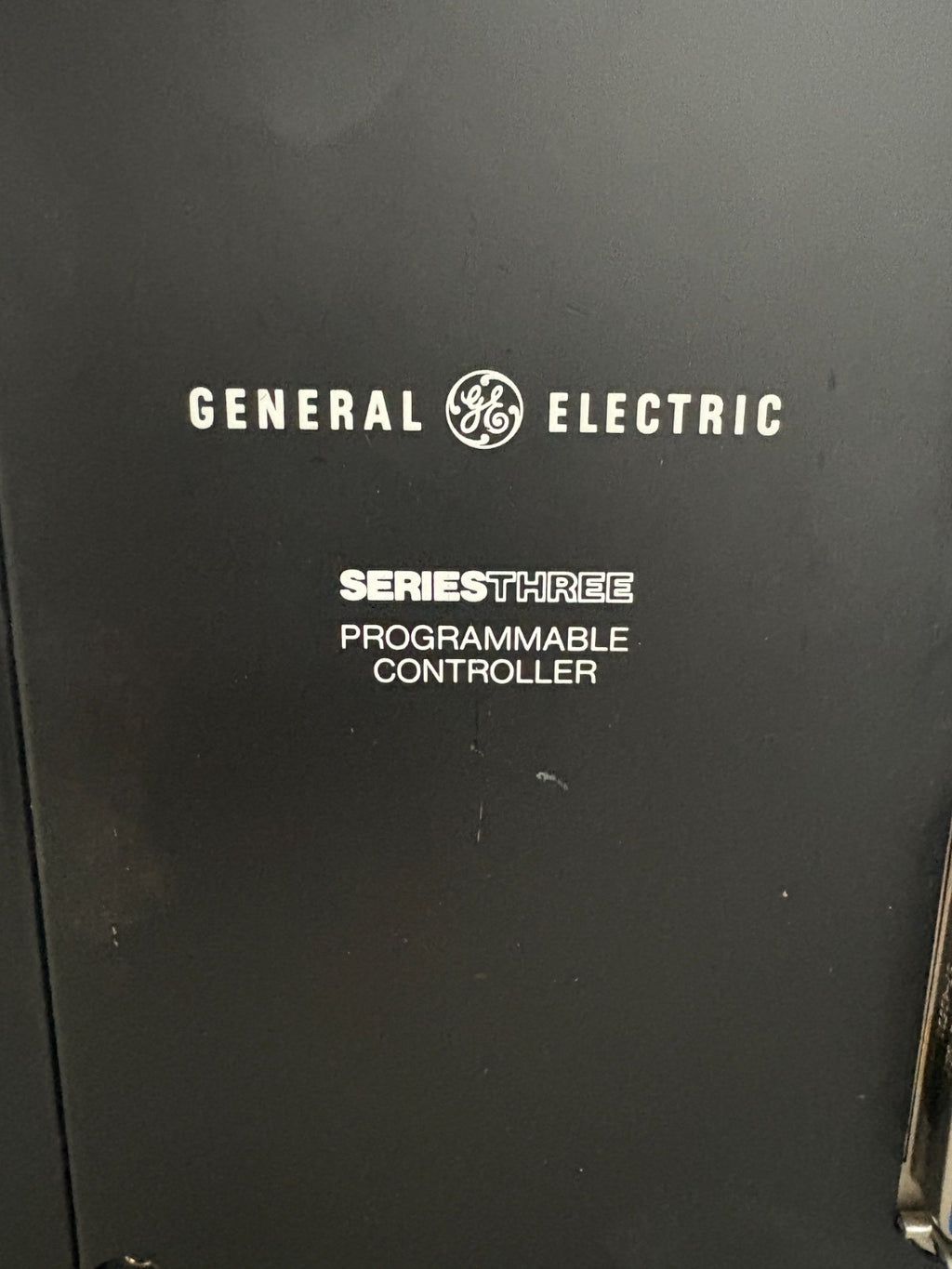 GENERAL ELECTRIC SERIES THREE PROGRAMMABLE CONTROLLER IC630PWR310A 1