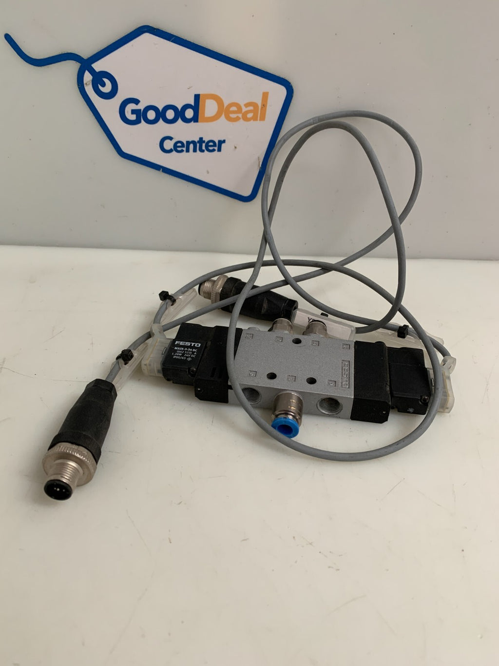 FESTO DOUBLE SOLENOID VALVE 196939 CPE14-M18H-5J-1/8 W/2 SOLENOID W CABLE 662 520