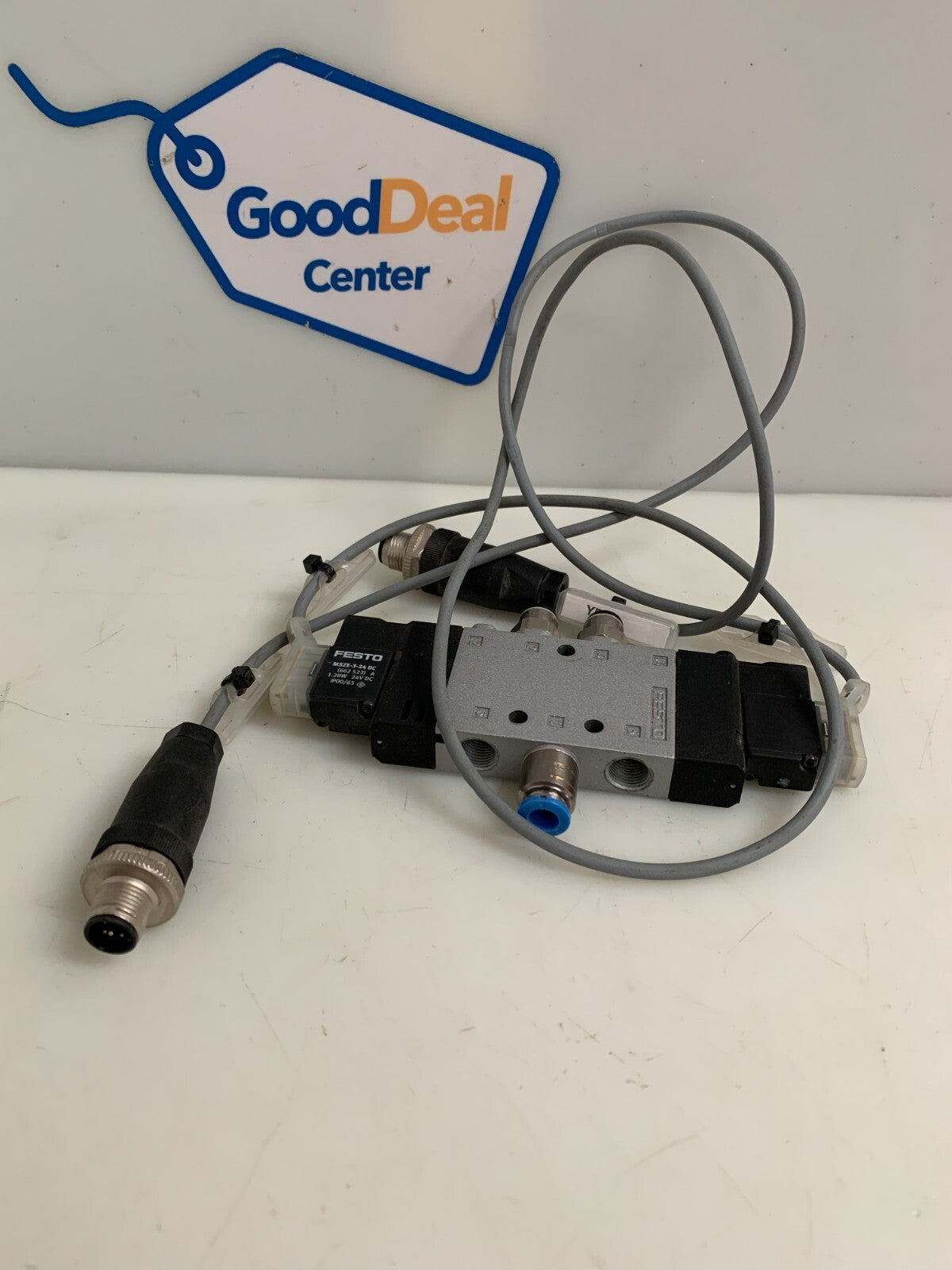 FESTO DOUBLE SOLENOID VALVE 196939 CPE14-M18H-5J-1/8 W/2 SOLENOID W CABLE 662 520