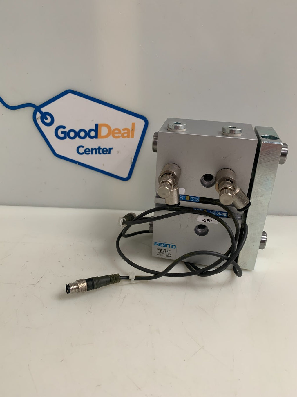 FESTO GUIDED ACTUATOR 170 929 DFM-32-20-P-A-K-KF  W/2 SICK 1023975 RZT6