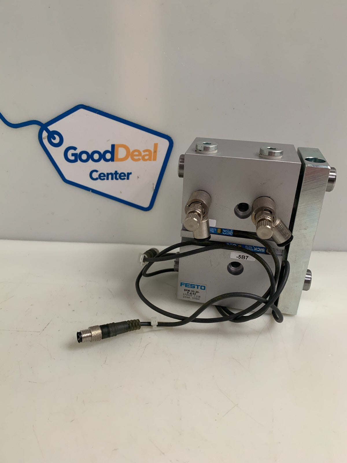FESTO GUIDED ACTUATOR 170 929 DFM-32-20-P-A-K-KF  W/2 SICK 1023975 RZT6