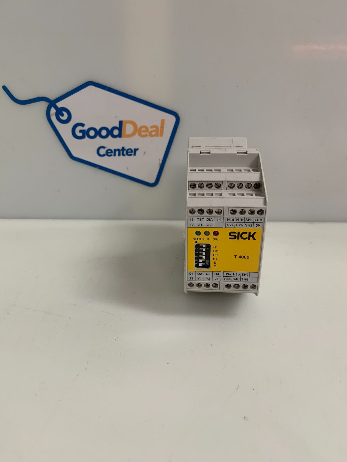 SICK SAFETY RELAY T4000-1R CA 04