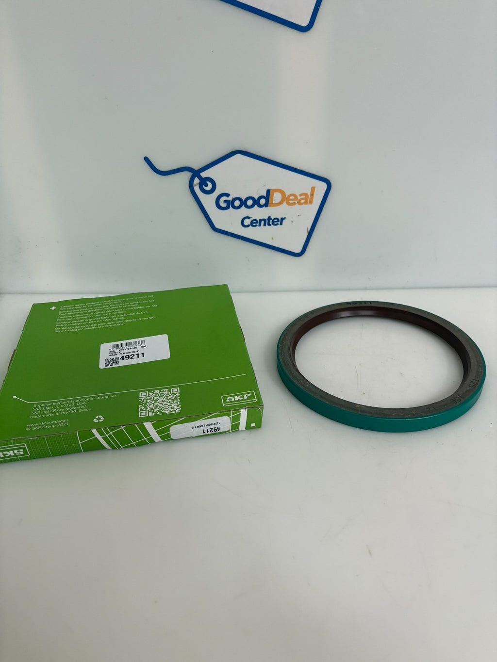 LOT OF 2 SKF CR SEALS #49211