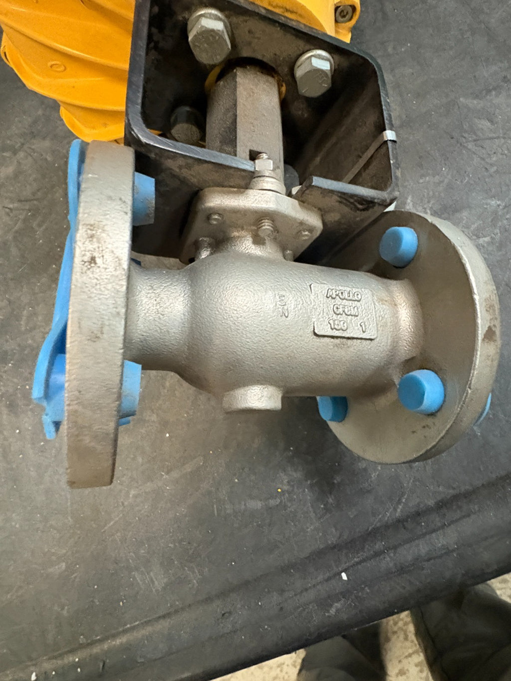 KINETROL SPRING RETURN ACTUATOR 070 W/090 AND BALL VALVE 67A205AR