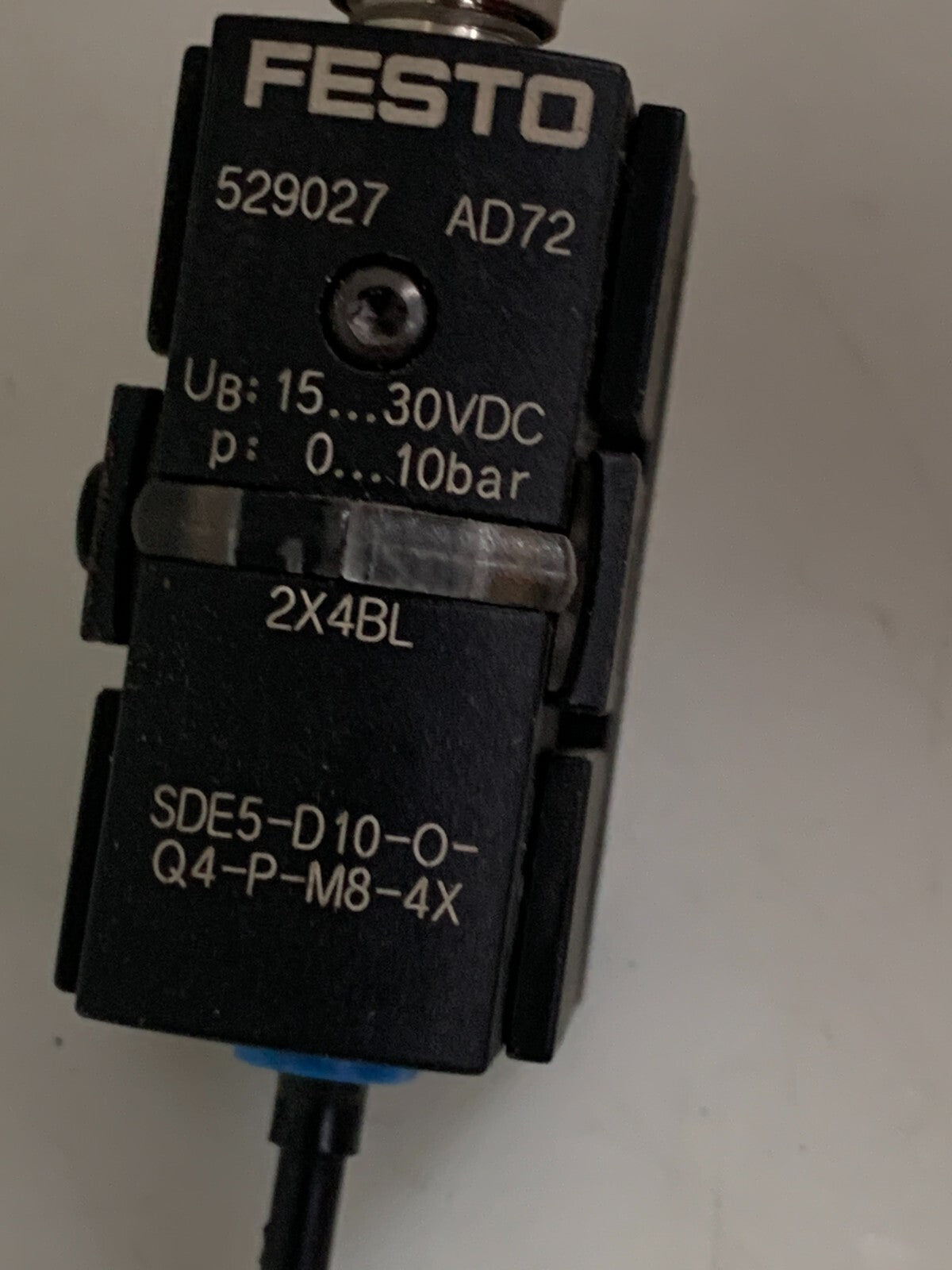 FESTO PRESSURE SENSOR W/CABLE 529027 AD72 SDE5-D10-0-Q4-P-M8-4X1