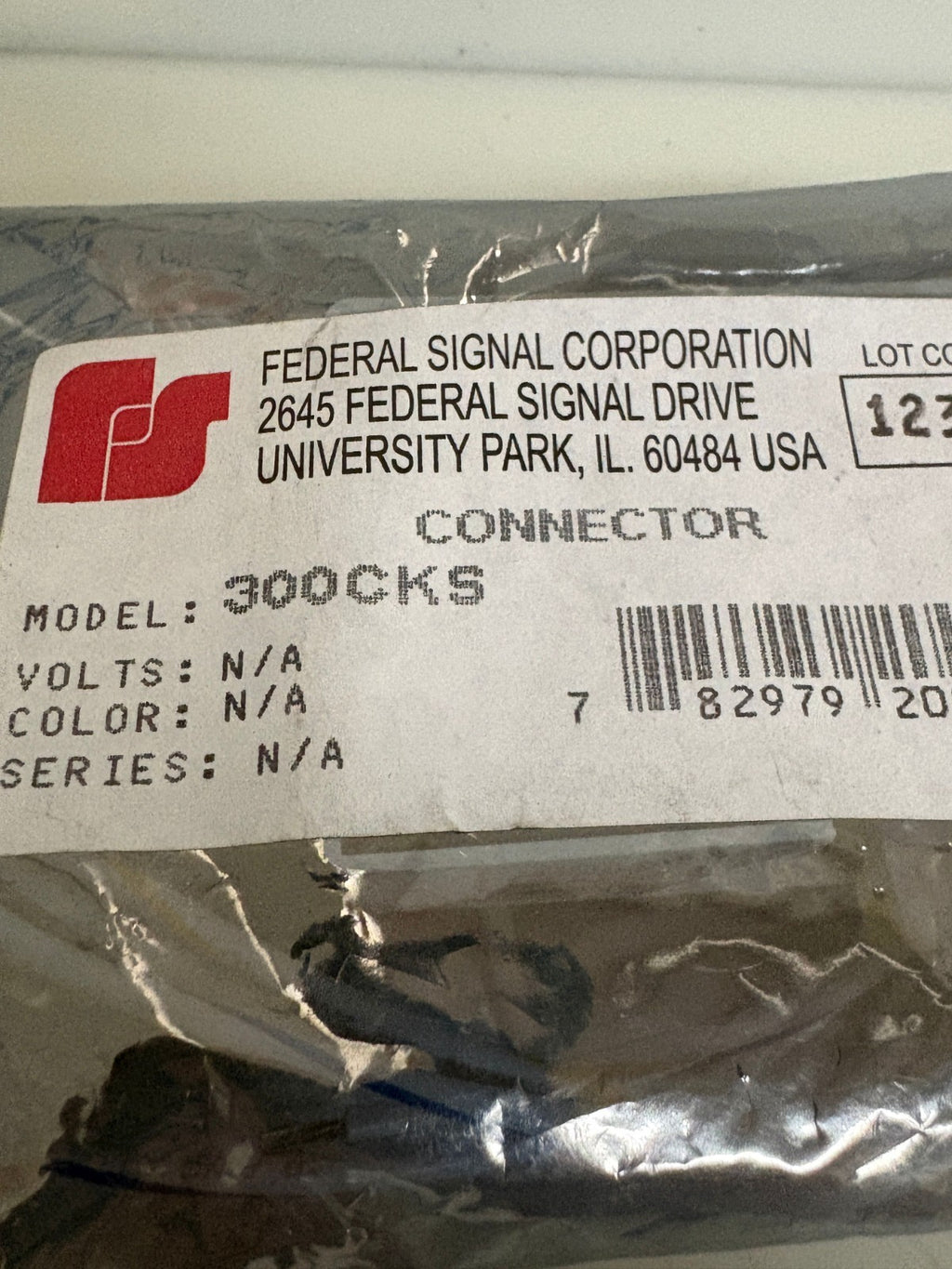 LOT OF 2 FEDERAL SIGNAL CORD CONNECTOR 300 CKS1