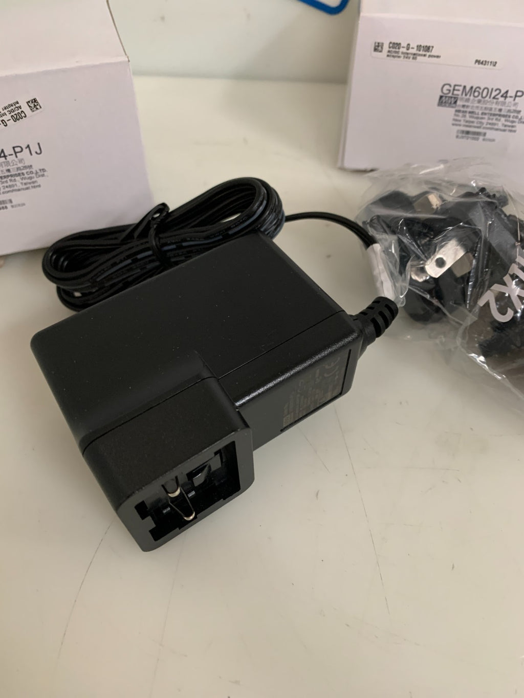 LOT OF 2 MEAN WELL POWER SUPPLY GEM60I24-P1J